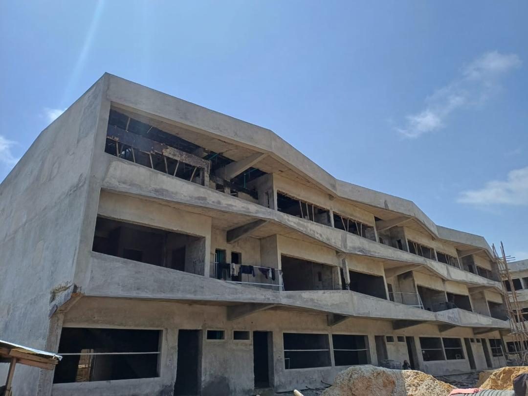 Edificio: a three-storey concrete carcass with deep balconies